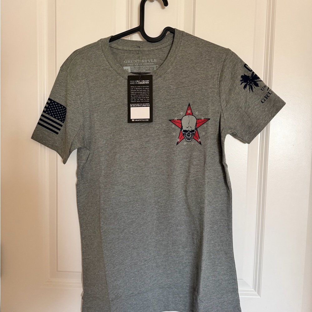 Grunt Style Gray Short Sleeve Tee with Red Star Skull Graphic